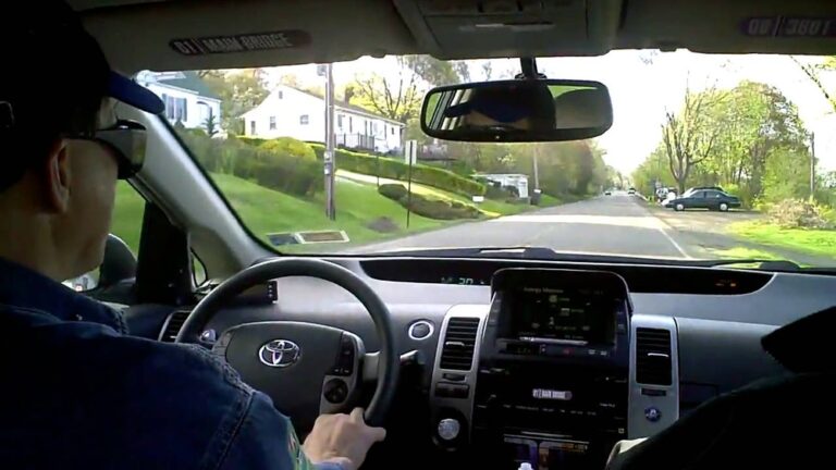 What is Pulse And Glide Driving in Prius: Maximize Fuel Efficiency Today
