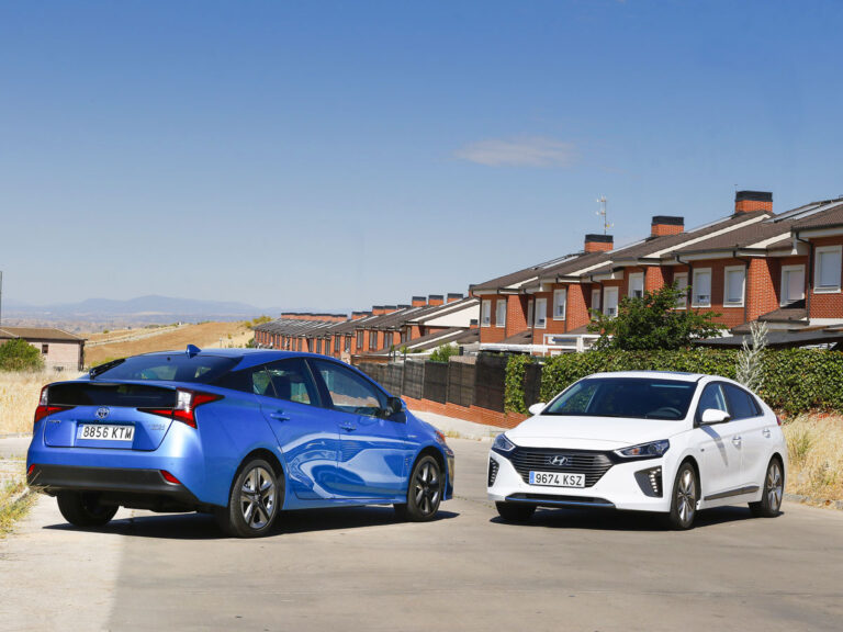 Toyota Prius Vs Hyundai Ioniq Hybrid Technology