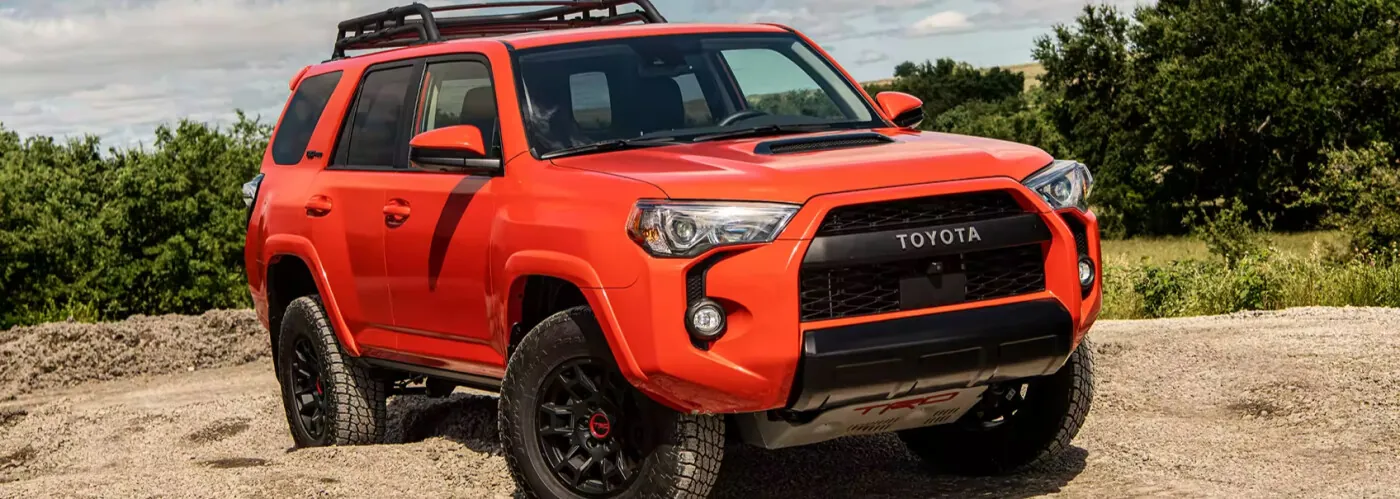 Whiteboard with tips on choosing all-terrain or mud-terrain tires for Toyota 4Runner.